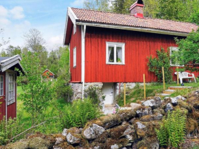 6 person holiday home in HEN N Henån